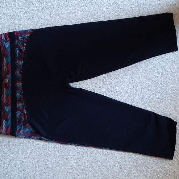 Fabletics Capris - Picture 2 of 4